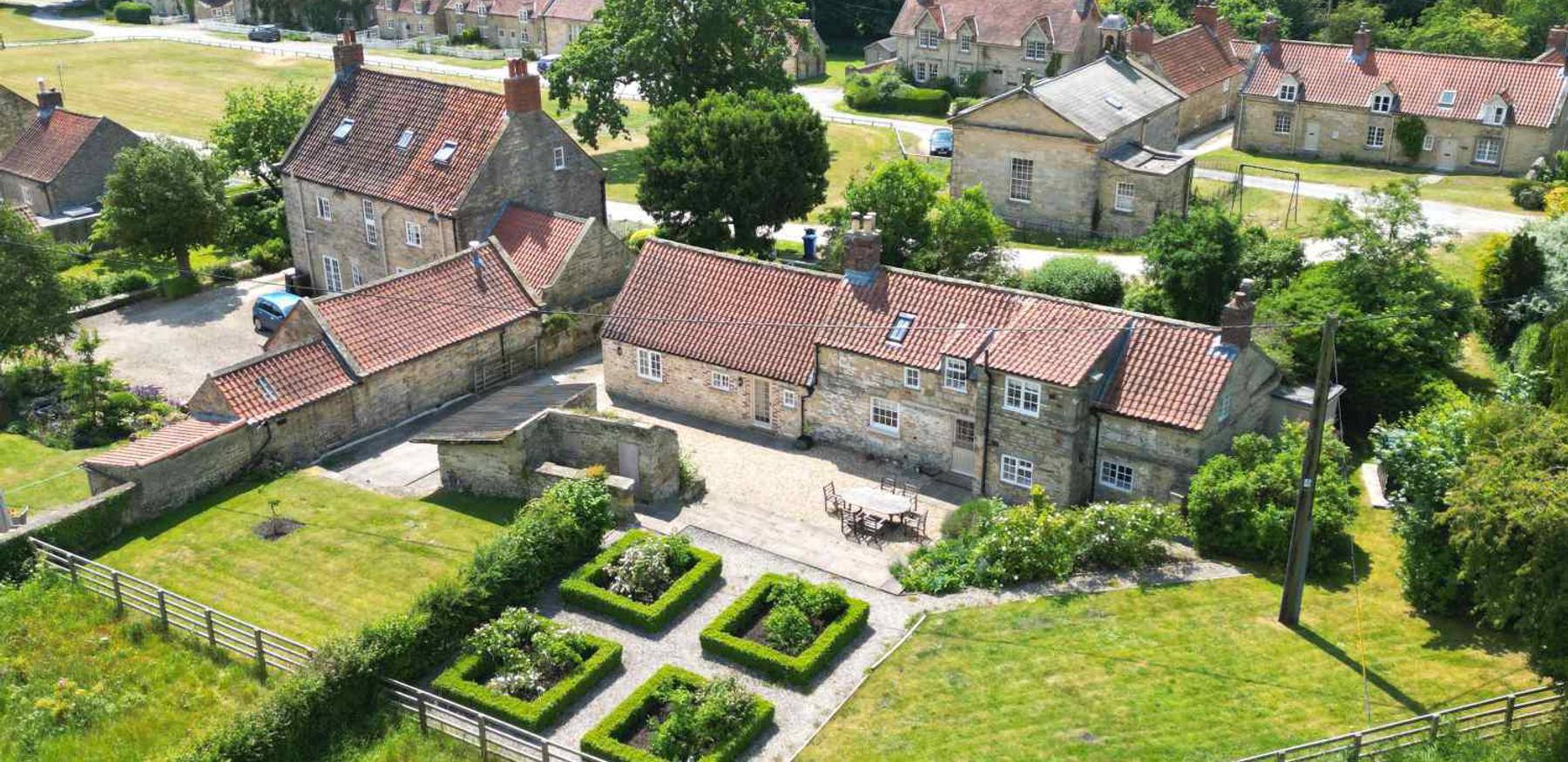 Coral Back Garen Coneysthorpe