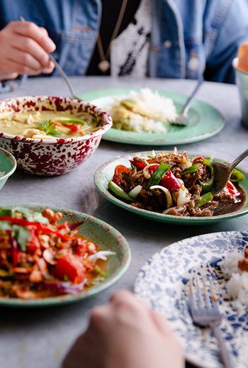 Rosas Thai Cafe lifestyle MAINS4021 small